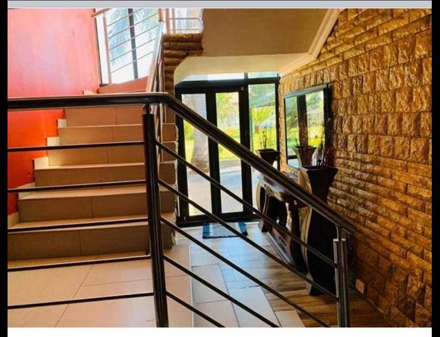 5 BEDROOM HOUSE FOR SALE IN SHAYANDIMA